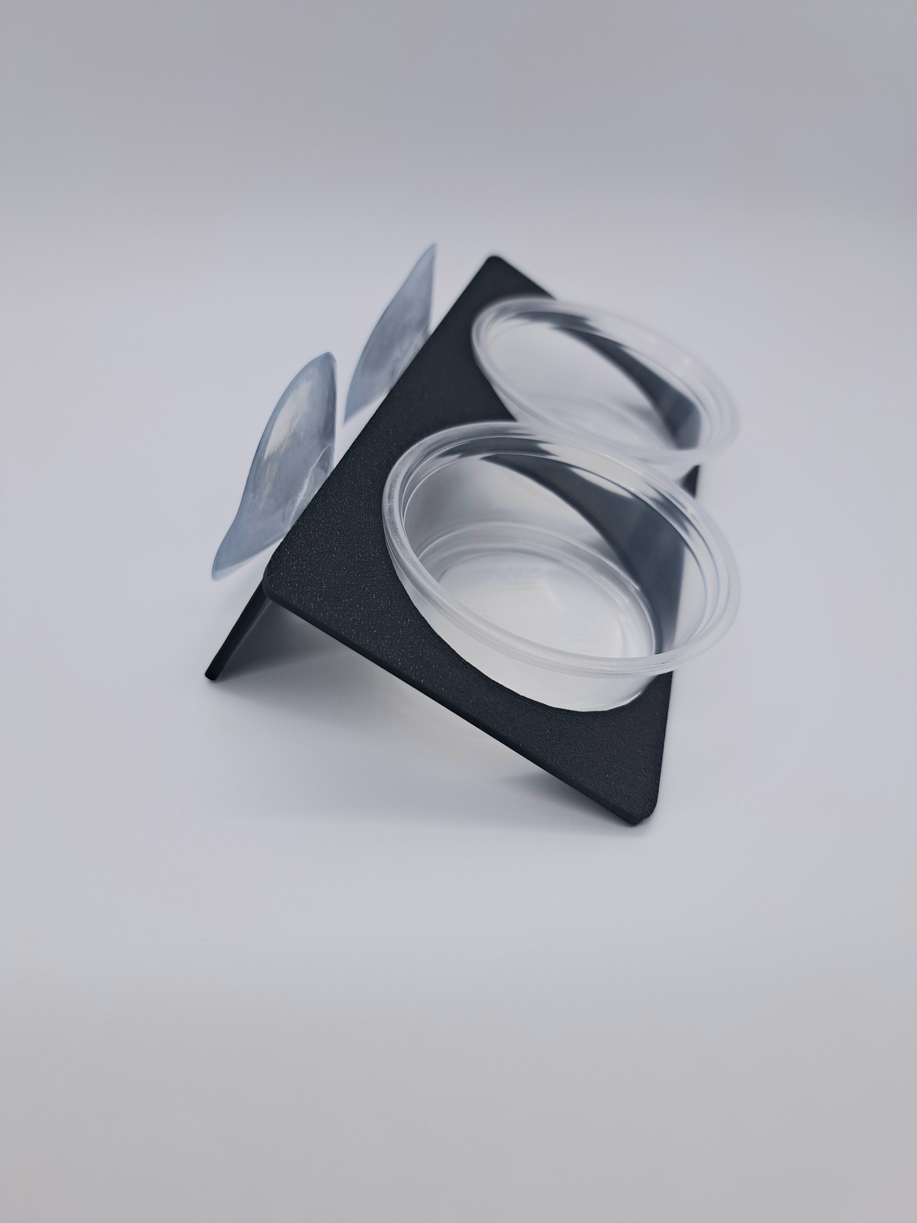 Arboreal cup ledge with suction cup